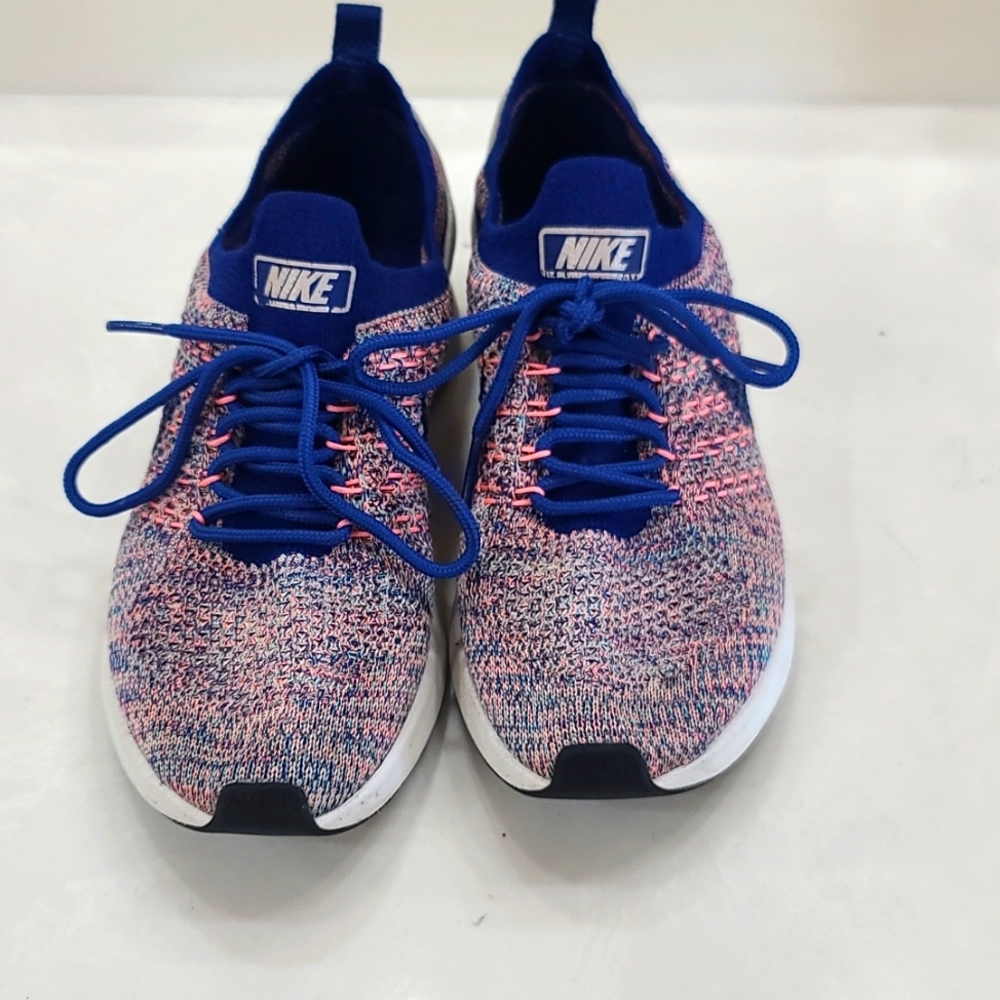 Size 6 cute Nike shoes